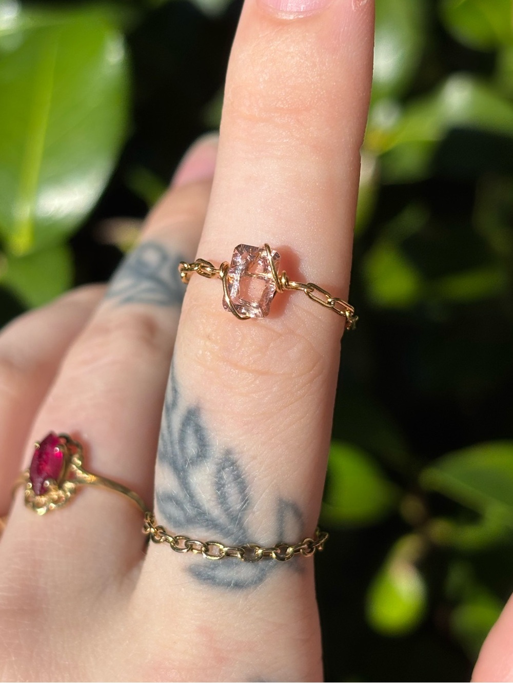 Morganite chain ring